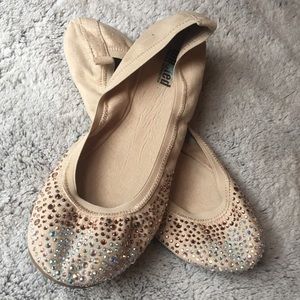 Light beige colored flats!